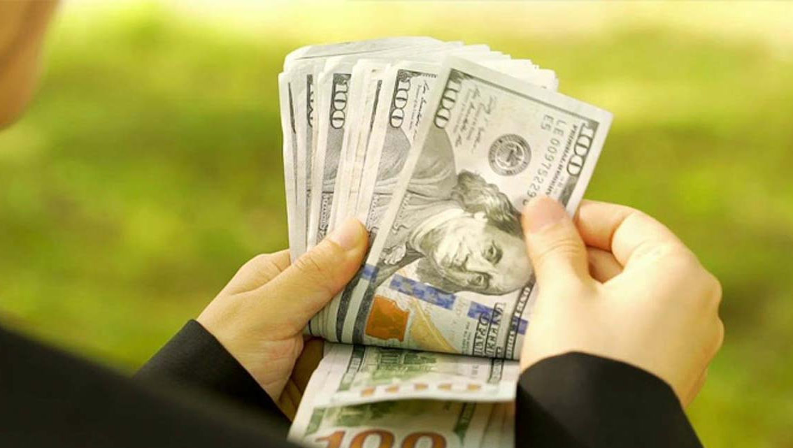 Как украинцам подать заявку на получение 1000 долларов во время войны