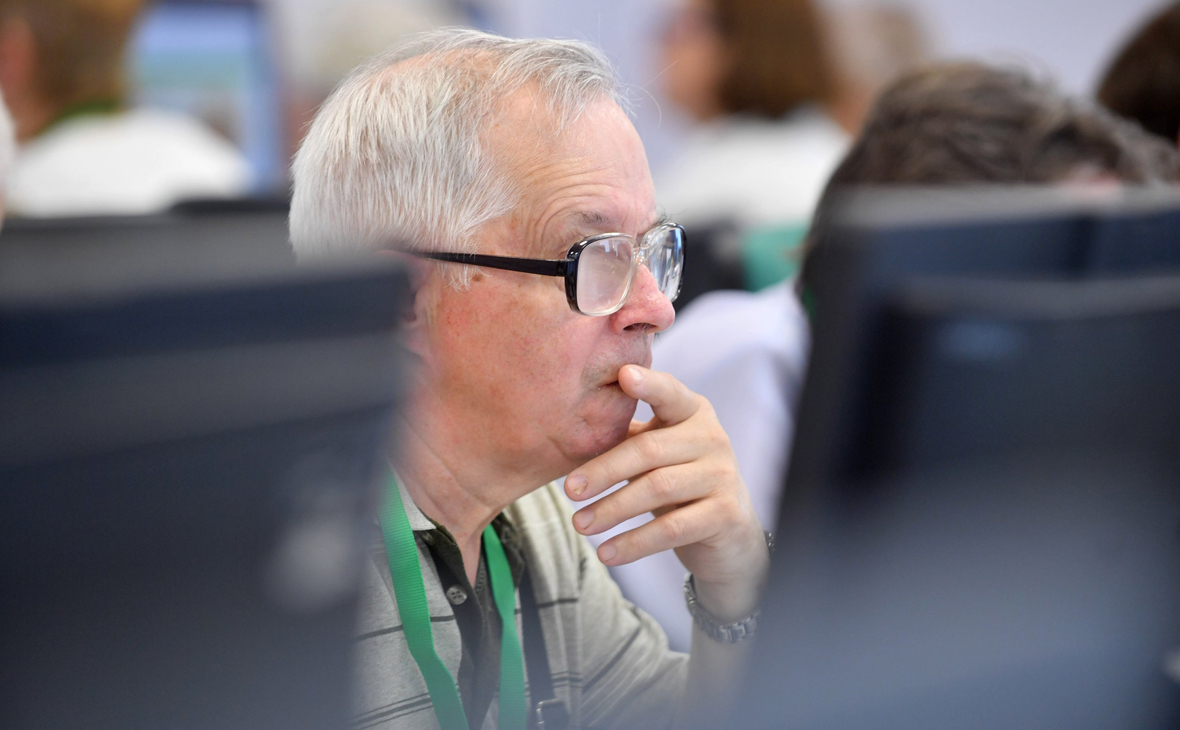 Пенсии работающим пенсионерам повысят с задержкой: когда начнутся выплаты