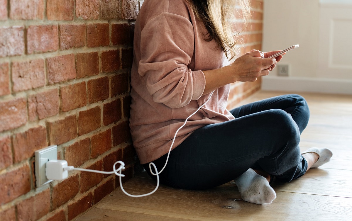 Як правильно заряджати смартфон, щоб захистити пристрій від перепадів напруги - today.ua