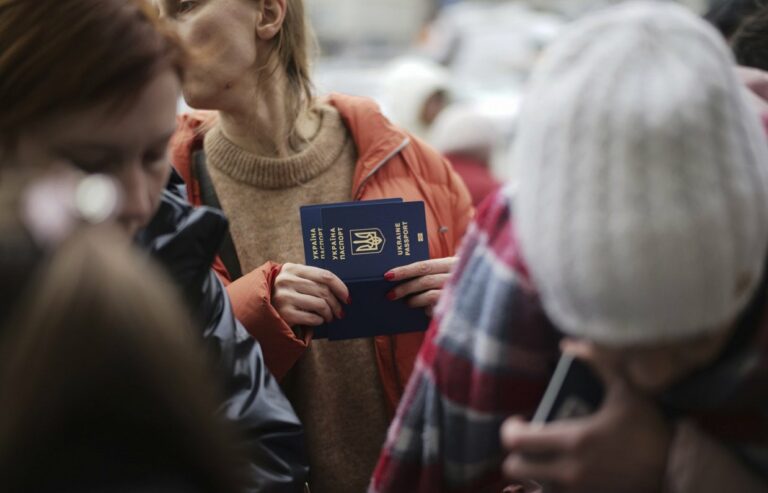 Українцям у Латвії продовжили безкоштовні послуги ще на три місяці: що потрібно знати біженцям - today.ua