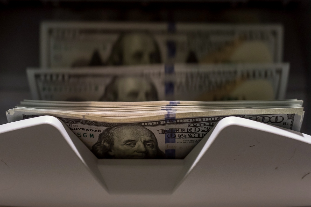 Без ограничений: банки и обменники в Украине продолжают повышать курс валют