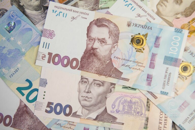 Новая почта начала выплачивать переселенцам по 2200 грн - today.ua