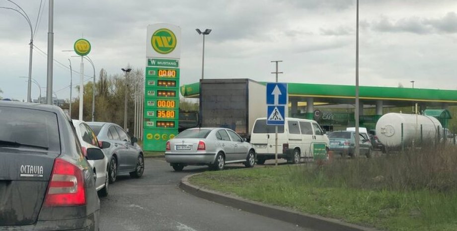 Топливо есть, но его не дают: таролог рассказала, кто виноват в дефиците бензина в Украине