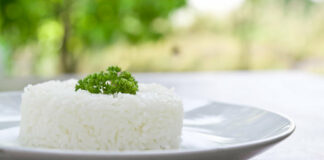 У мікрохвильовці, духовці та на плиті: як розігріти вчорашній рис, щоб він став як свіжий - today.ua
