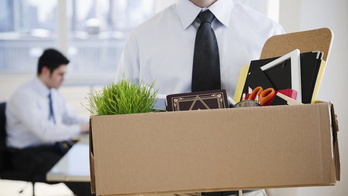 Стало відомо, за яких умов українців можуть звільнити з роботи під час війни