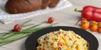 Як приготувати розсипчастий рис на сковороді: рецепт ситного гарніру до будь-якого м'яса - today.ua