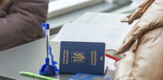 В Україні анонсували податки на виплати біженців: як уникнути штрафу за несплату  - today.ua