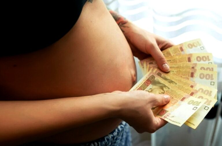 В Украине задерживают выплату пособия для беременных и рожениц: названа причина  - today.ua