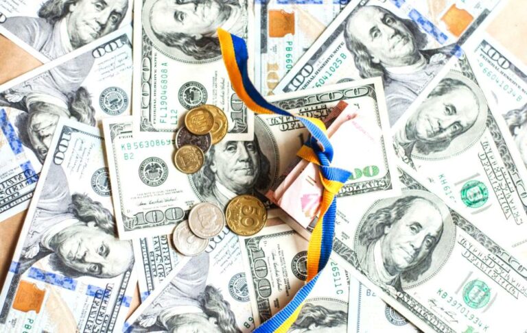 Долари відмовляються приймати в обмінниках: яку валюту складно здати у 2023 році   - today.ua