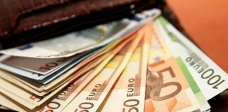 Обмен валюты в Германии: украинцам поменяют гривны на евро по выгодном курсу - today.ua