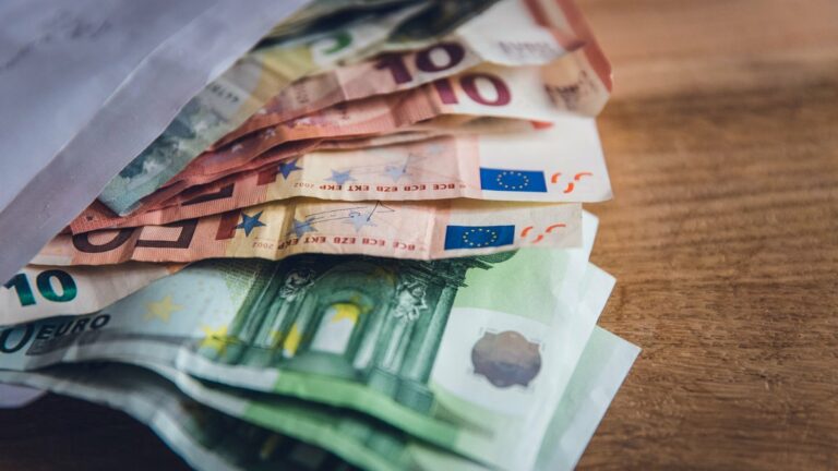 Українцям видадуть грошову допомогу від ЄС на відкриття бізнесу: хто може отримати €15 000 - today.ua