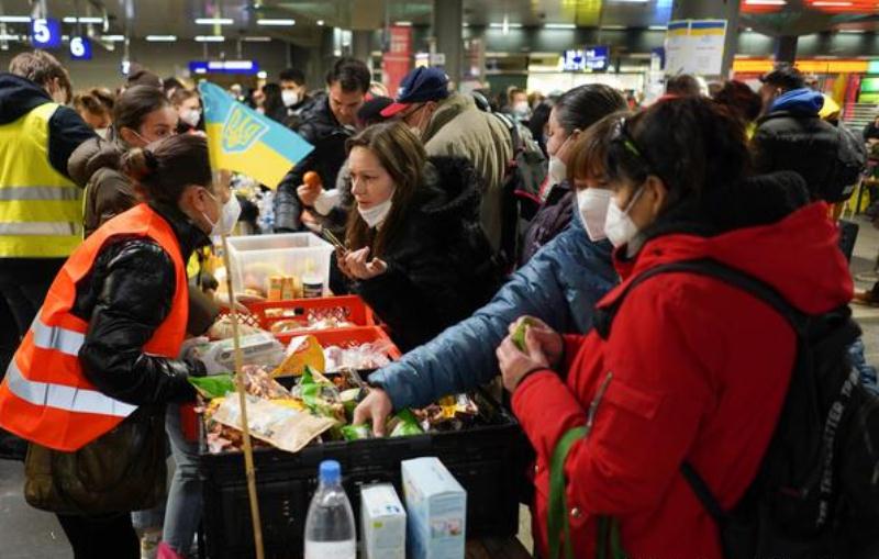 “Помощи хватит на неделю“: какие выплаты получают украинские беженцы в Германии 