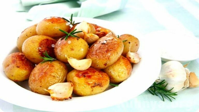 Как вкусно пожарить картофель в мундире с чесночным соусом: советы по приготовлению от опытных кулинаров - today.ua