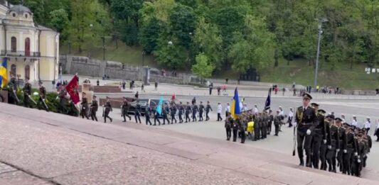 В Києві триває прощання з Леонідом Кравчуком: церемонія проходить з обмеженнями - today.ua