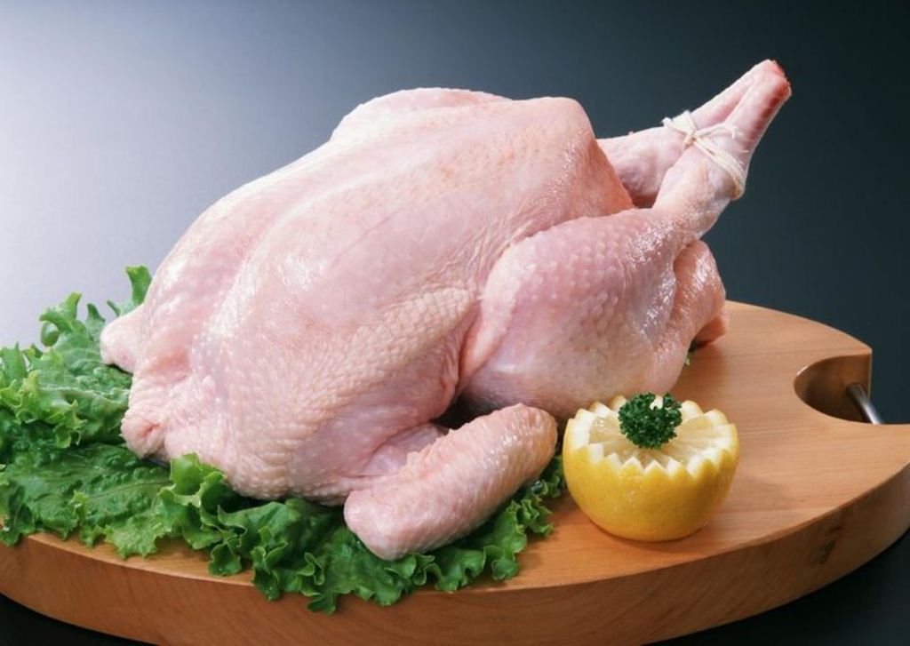 Почему ни в коем случае нельзя мыть куриное мясо: лайфхак для хозяек 