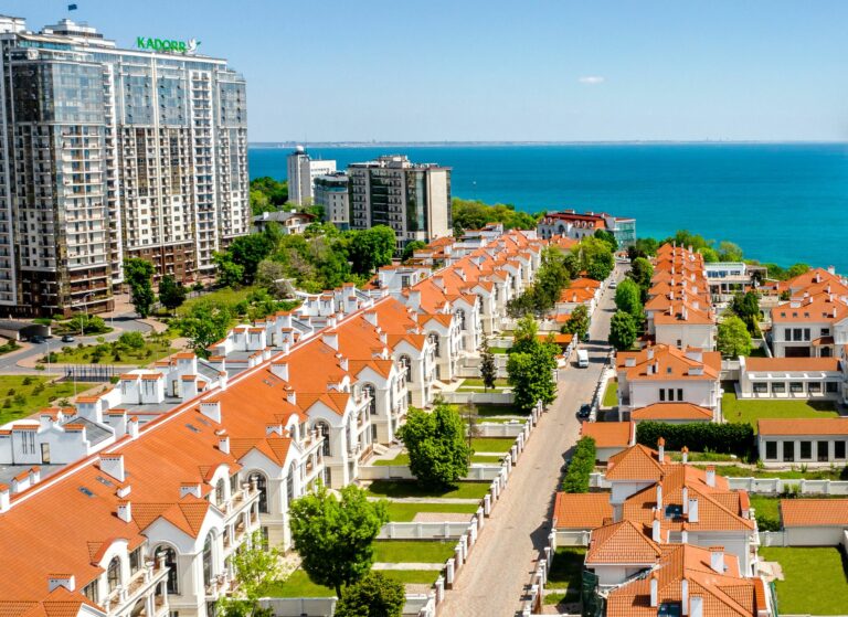 Недвижимость у моря подешевела на 20%: сколько стоит элитное жилье под Одессой - today.ua
