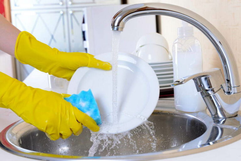 Як помити посуд, якщо немає спеціального засобу: простий та доступний спосіб - today.ua