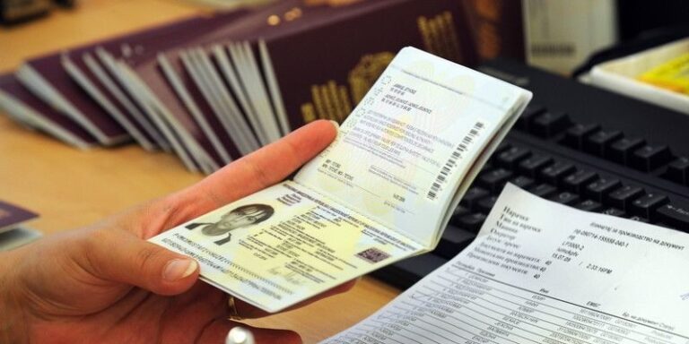 Всем украинцам будут одновременно оформлять два паспорта - today.ua