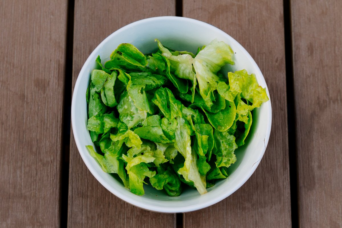Салат та щавель допоможуть підвищити імунітет: що приготувати з корисної зелені