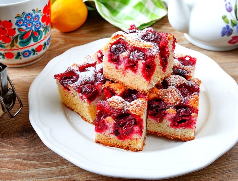 Низкокалорийный завтрак: как приготовить ароматный пирог без муки к чаю - today.ua