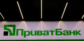 ПриватБанк блокирует украинцам карты на 180 дней: названы причины - today.ua
