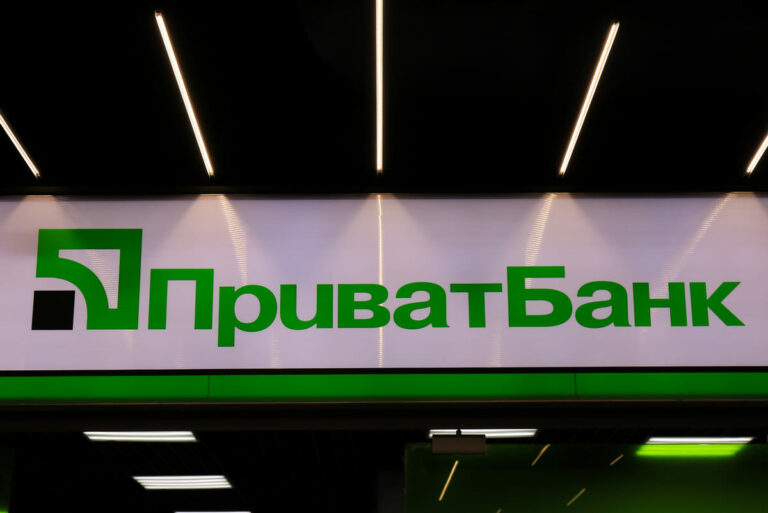 ПриватБанк списывает кредитные платежи с зарплат и пенсий клиентов - today.ua