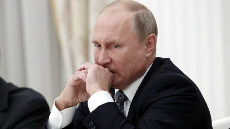 Теряет зрение и страдает от головных болей: диагноз Путина рассекретили британские СМИ - today.ua