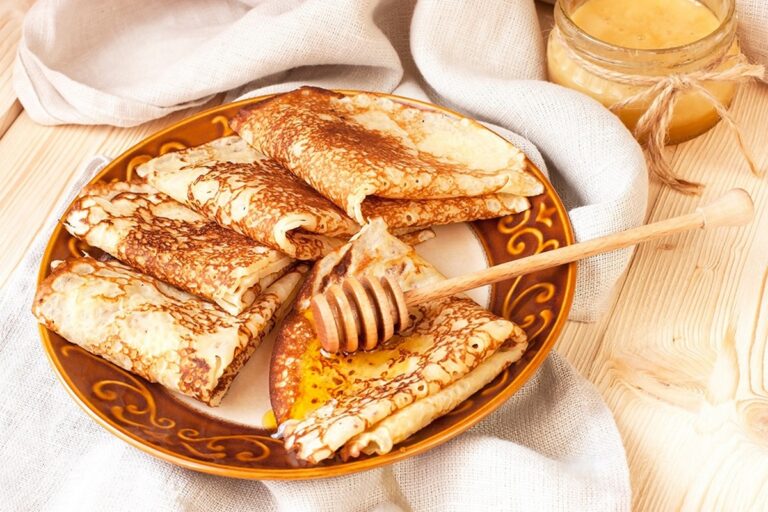 Идеальный завтрак: какой секретный ингредиент сделает блины нежными и золотистыми - today.ua