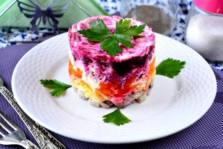 “Оселедець під шубою“: чотири секрети приготування ситного салату  - today.ua