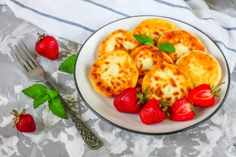 Нежнейшие сырники на завтрак: вкус улучшит секретный ингредиент  - today.ua