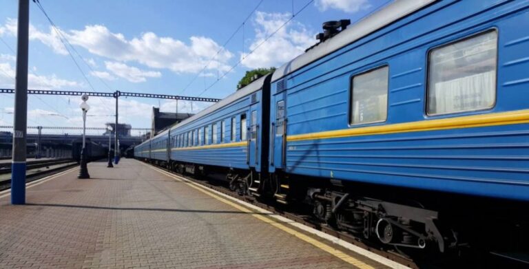 Украинцев, потерявших жилье, будут заселять в вагоны: Укрзализныця уже ставит их на запасные пути - today.ua