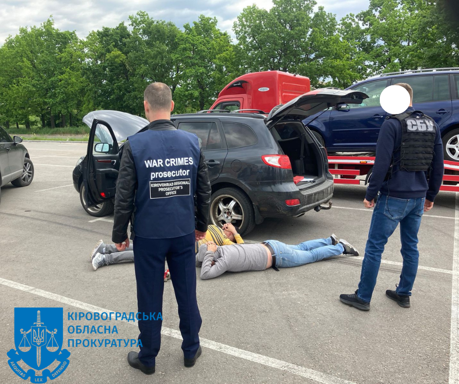 В Україні затримано псевдоволонтера за продаж автомобілів з "гуманітарки"