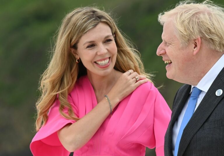 Дружина Бориса Джонсона показала рідкісне фото експрем'єра Британії з його молодшою дочкою - today.ua