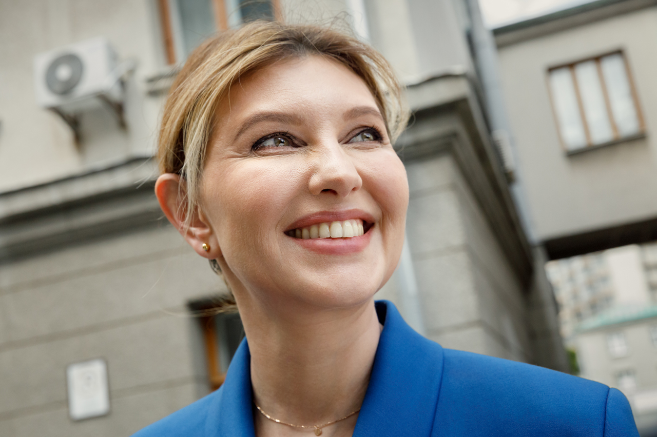 У трендовому жакеті та зі стильною зачіскою: Олена Зеленська здійснила новий вихід у світ