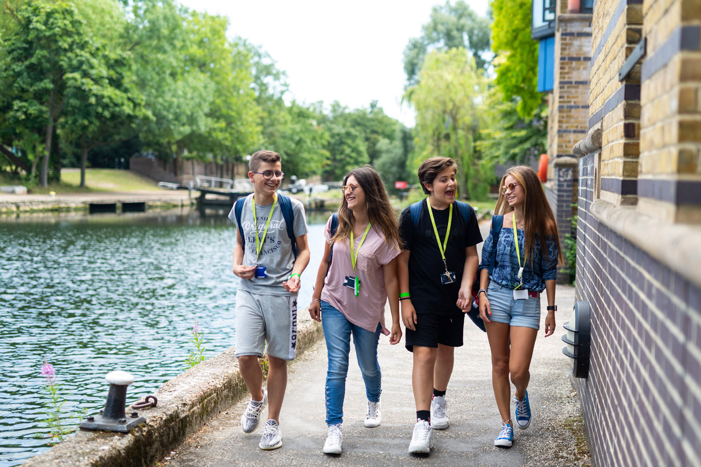 Великобританія спростить в'їзд дітям та підліткам з України: хто зможе заїхати до країни без супроводу батьків