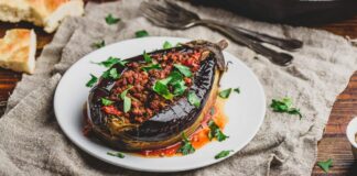 Пикантные фаршированные баклажаны - простой рецепт турецкого блюда - today.ua