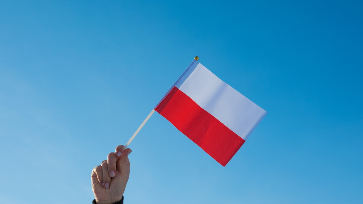 Українських біженців у Польщі зобов'язали платити податки: про які суми йдеться