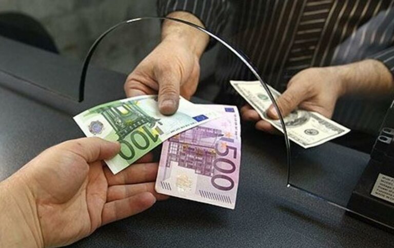 В українських обмінниках перестали приймати деяку валюту: про які банкноти йдеться - today.ua