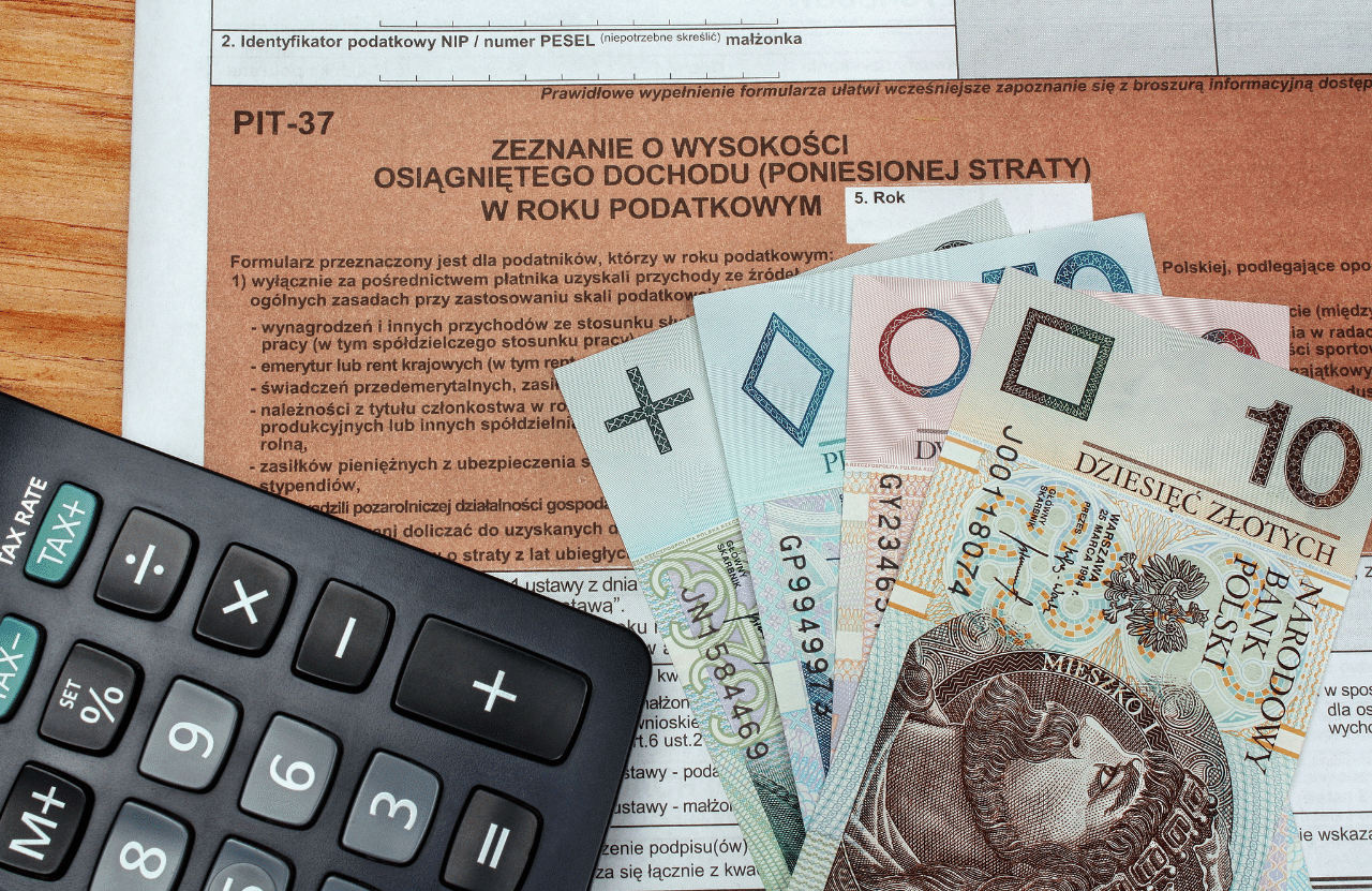 Украинских беженцев в Польше обязали платить налоги: о каких суммах идет речь