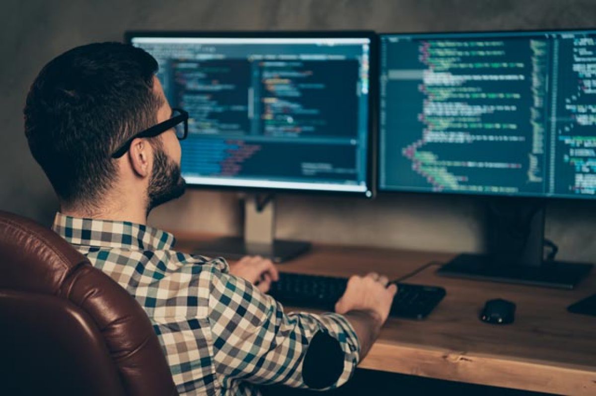 В Украине уменьшилось количество вакансий для IТ-специалистов: какую работу можно найти и сколько платят