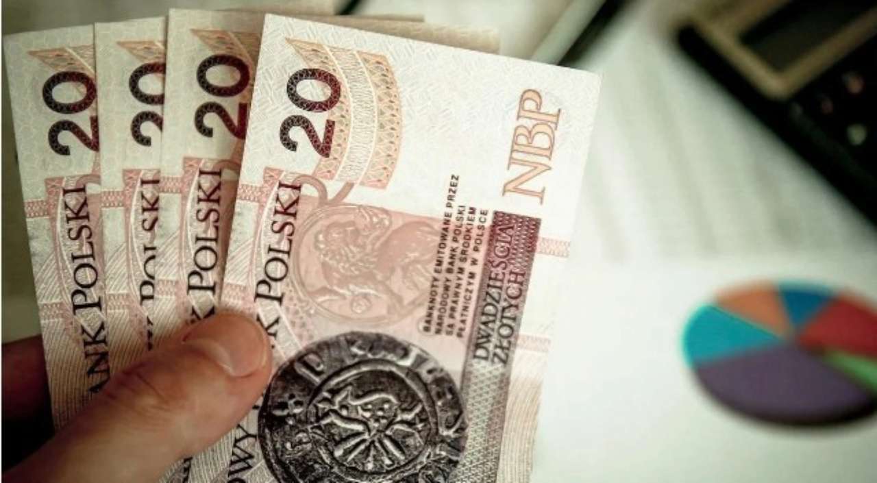 Українці в Польщі можуть отримати до 5000 грн допомоги: як подати заявку - today.ua