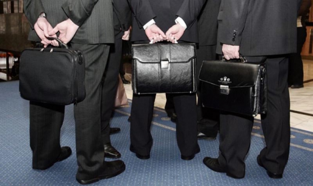 Одной категории украинцев урежут зарплаты до конца войны: на сколько уменьшатся выплаты - today.ua