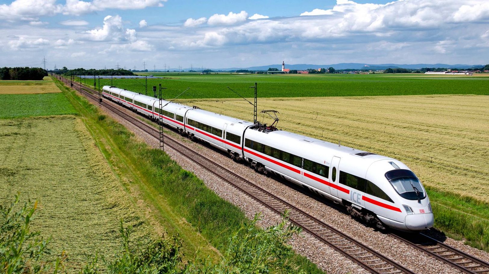 В Германии ввели новые тарифы на проезд: как украинцы могут безлимитно ездить по всей стране
