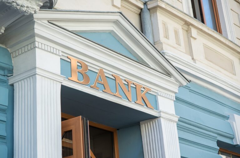 В Україні низка банків опинилася під загрозою закриття: хто ризикує збанкрутувати під час війни - today.ua