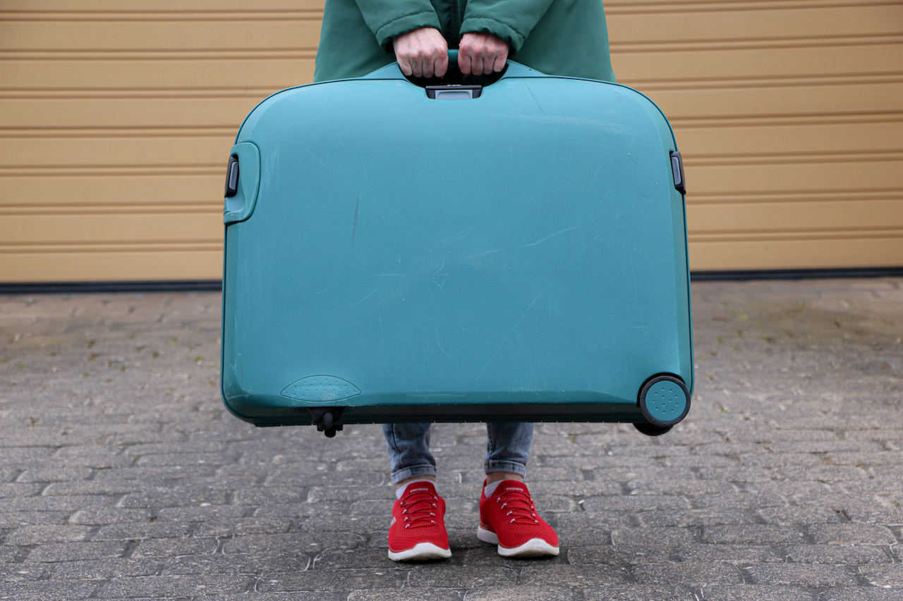 Які країни Європи урізають допомогу українським біженцям: нові правила отримання соціальних виплат