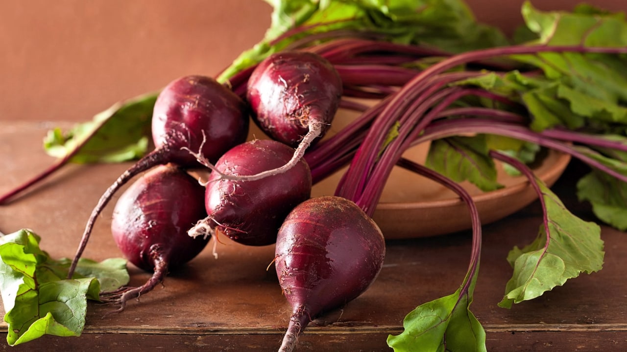 Буряк в Україні рекордно подорожчав: за скільки продають овочі нового врожаю на ринках