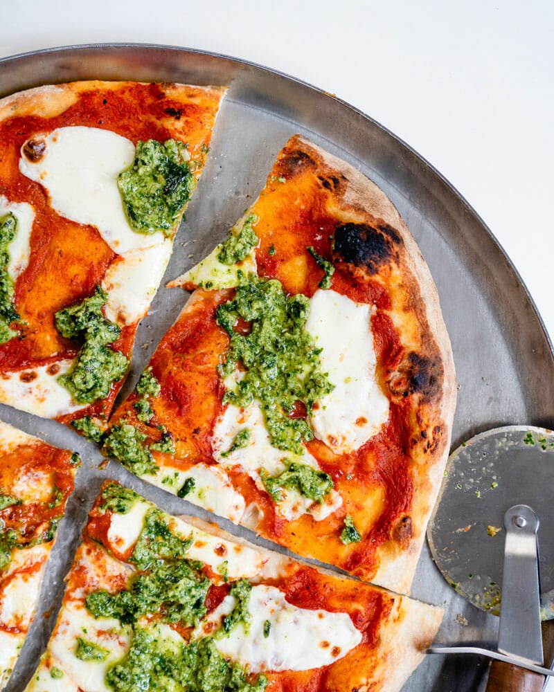 Чотири секрети приготування ідеальної італійської піци: тісто, соус та вибір сиру 