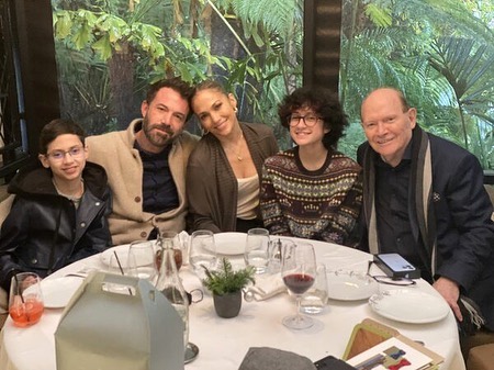 Совсем не похожи: Дженнифер Лопес показала редкие фото с папой - today.ua