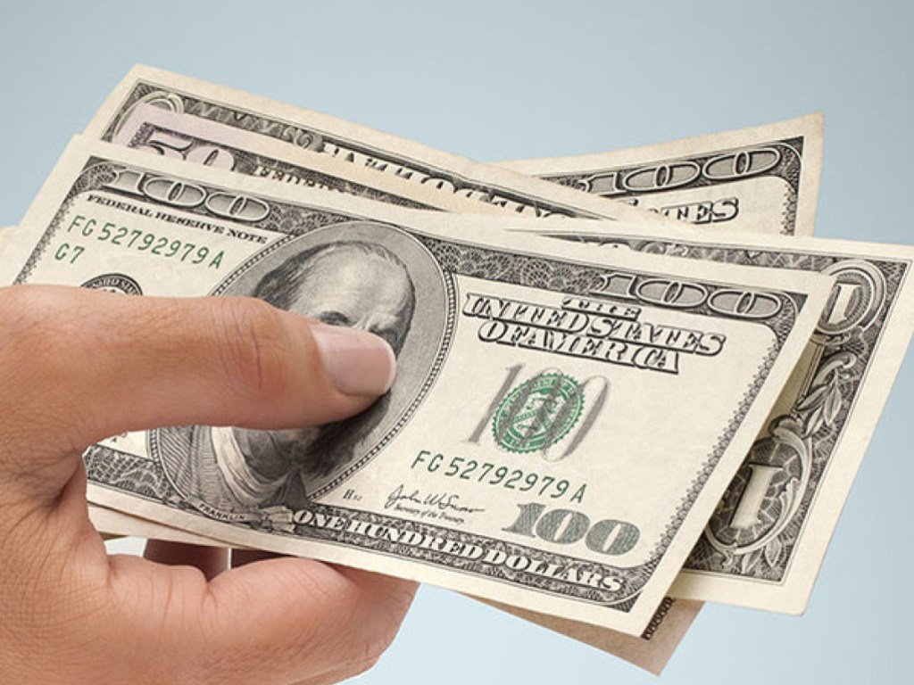 Доллар на черном рынке дорожает: сколько стоит валюта в украинских обменниках