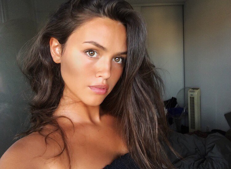 Міс Франція 2022 без макіяжу: як виглядає найкрасивіша француженка в реальному житті - today.ua